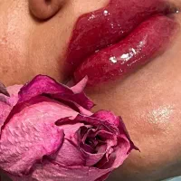 ریموو خط لب های قدیمی خارج از کادر لب
