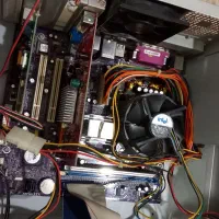 کامپیوتر تمیز و زیبا|رایانه رومیزی|لاهیجان, قیام|دیوار