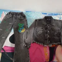 دو دسته کت لی و شلوار لی تمیز مرتب