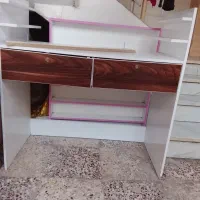 میز ناخن کاری همراه وسایل کاشت مژه