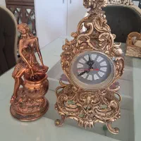 ساعت رو میزی و مجسمه