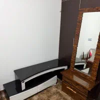 میز تلویزیون و اینه و کنسول