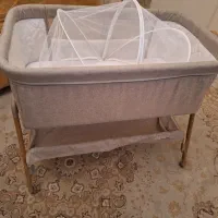 تخت کنار مادر