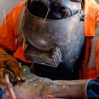 استخدام نیروی فنی