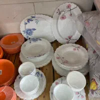 سرویس آرکوپال سفید و طرح دار ۲۶ پارچ در گنجینه