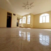 رهن ۷۶ متری / غرق نور