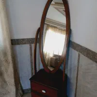 آینه قدی و دو کشو