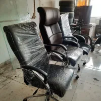 دو عدد صندلی مدیریتی سالم و میز های عسلی با شیشه|صندلی و نیمکت|مشهد, رضاشهر|دیوار