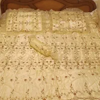رو تختی حریر ساتن طلایی گلدوزی شده