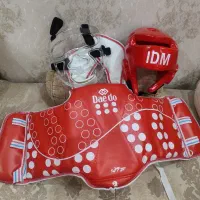لباس تکواندو همراه کلاه و ضربه گیر IDM
