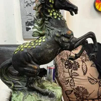 یک مجسمه اسپ