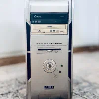 سیستم کامپیوتر سالم با موس و کیبرد و اسپیکر