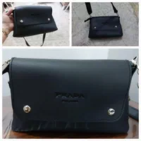 تعدادی کیف زنانه|کیف، کفش، کمربند|رشت, یخسازی|دیوار