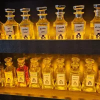 واگذاری یه باب غرفه عطر فروشی