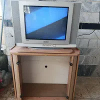 تلویزیون و میز