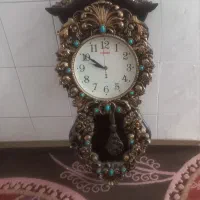 ساعت دیواری وجا دستما کاغدی و سطل زباله وگل