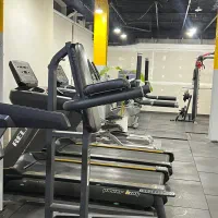 نیروی نظافتی و خدماتی در باشگاه ورزشی