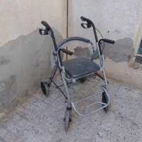 واکر چهار چرخ نو جاپایی دار|آرایشی، بهداشتی، درمانی|مشهد, نیزه|دیوار
