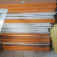 قفسه وسط تمیز شیک کمکار قیمت گزاری برای هرمتر هست