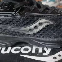 کفش ساکونی سایز ۴۳ ولی رو پا ۴۱ نشون میده