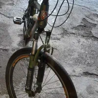 دوچرخه|دوچرخه، اسکیت، اسکوتر|میانه, |دیوار