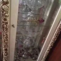 بوفه و ساعت چوبی