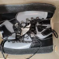 کفش تیراندازی|کیف، کفش، کمربند|قدس, شهر‌قدس|دیوار