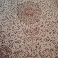 یک جفت فرش ۹ متری ماشینی، ۷۰۰ شانه