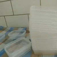 تعدادی ظرفینه نیم کیلوویک کیلو پلاستکی|ظروف نگهدارنده، پلاستیکی، یک‌بارمصرف|اهواز, کارون|دیوار