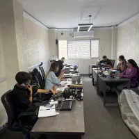 کارمندساده شاگردساده نیرو جوان کارلوازم یدکی بازار