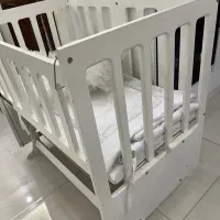 تخت کنار مادر