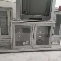 تلویزیون و میز تلویزیون و دیجیتال