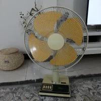 پنکه دستی توشیبا ژاپنی موتور بزرگ قدیمی|پنکه و تصفیه‌کنندهٔ هوا|اهواز, کوی باهنر|دیوار