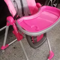 صندلی غذاخوری و روروئک در حد نو