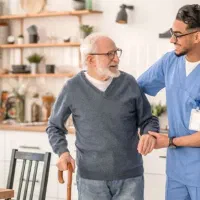 پرستار سالمند در منزل شبانه ر‌وزی