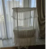 گهواره چوبی شیری رنگ