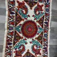 پته رومیزی نو تازه دوختش تموم شده