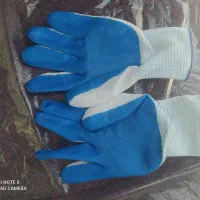 تعدادی دستکش کار
