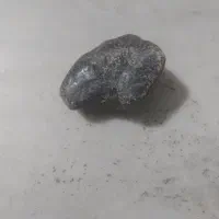 فروش تعدادی سنگ مشکوک به شهاب