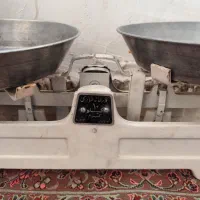 ترازو قدیمی نمازی در حد|کلکسیون اشیاء عتیقه|قم, تولید دارو و یخچال|دیوار