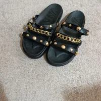 کفش و صندلی