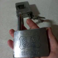 قفل وتوپی در