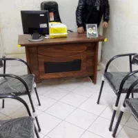 چهار تا صندلی میز