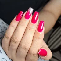 کاشت ناخن و پدیکور