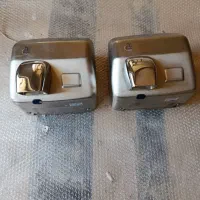 دست خشک کن و دستگاه خوشبو کننده