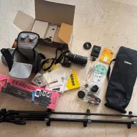 دوربین نیکون D5300 با لنز ۱۸-۱۴۰ و تجهیزات کامل