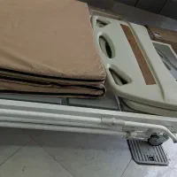 تخت بیمارستانی  دستی همراه تشک مواج برقی|آرایشی، بهداشتی، درمانی|تهران, صاحب الزمان|دیوار