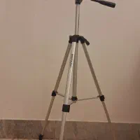 سه پایه دوربین تراز دار