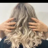 نیازمند آرایشگر