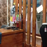 ویترین مغازه اتاق پروف